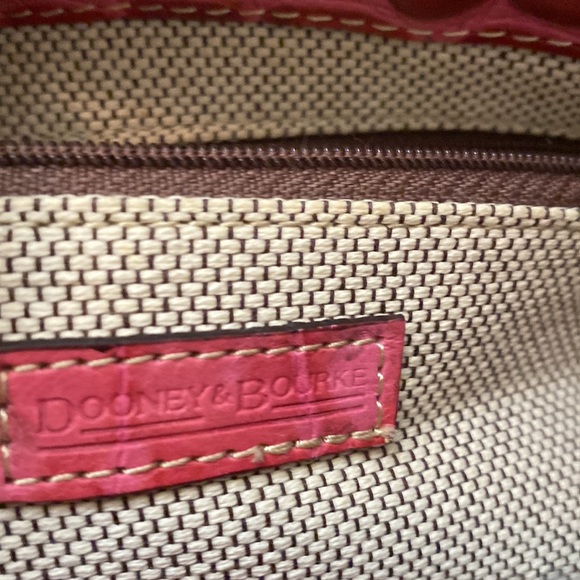 ** SALE** DOONEY & BOURKE ALLIGATOR LOOK HANDBAG - Picture 7 of 7